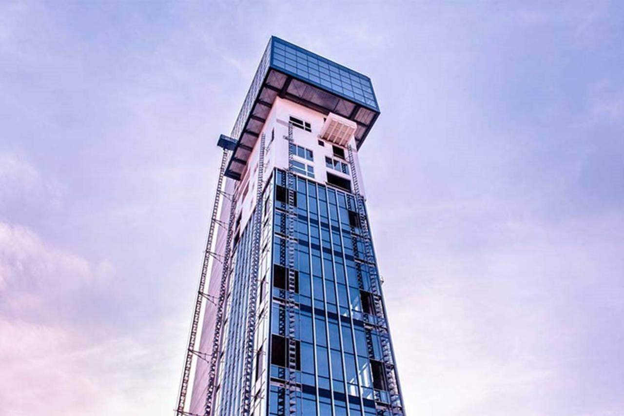 Sky Tower Suite Местре Екстериор снимка