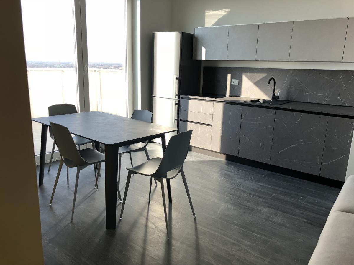 Sky Tower Suite Местре Екстериор снимка