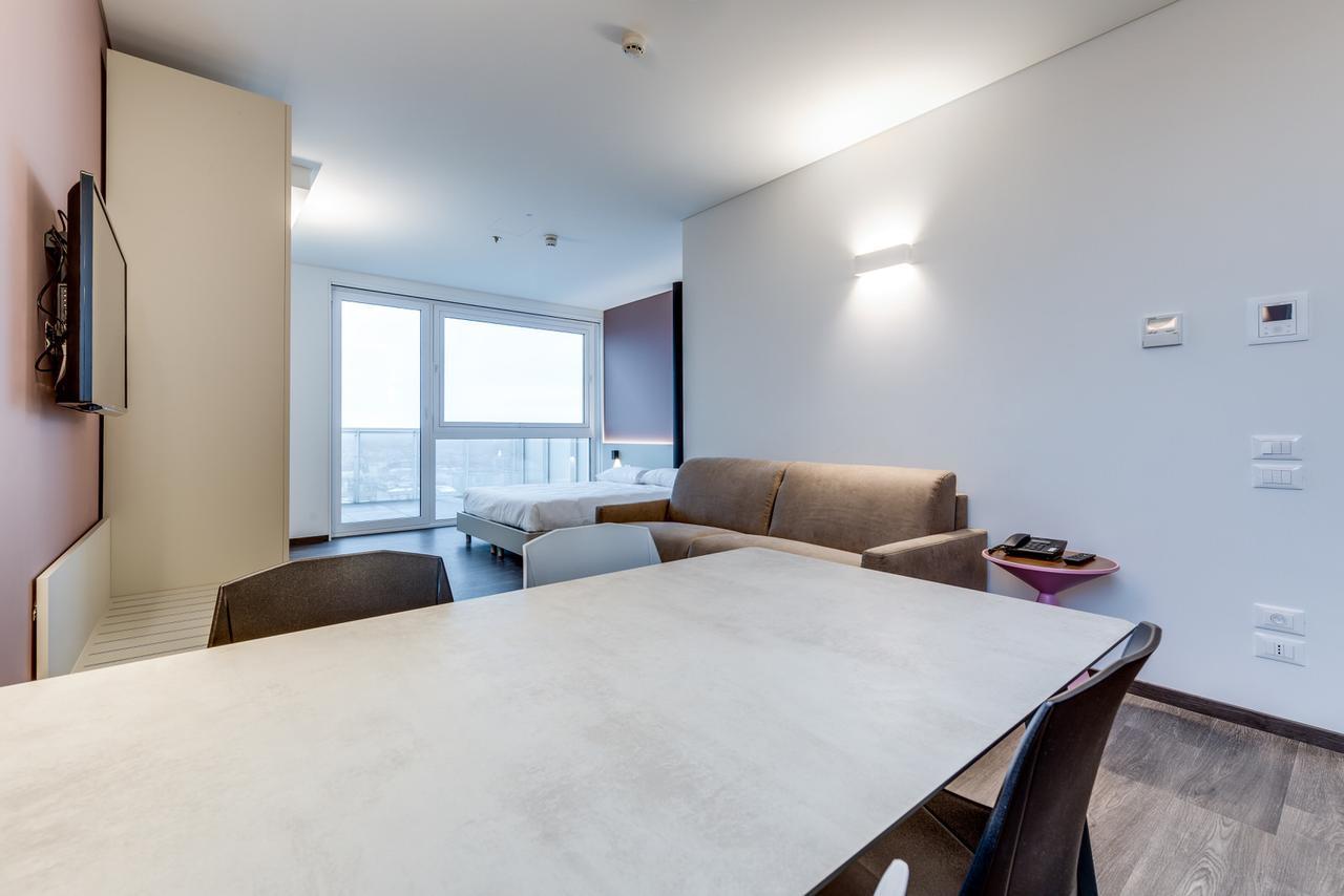 Sky Tower Suite Местре Екстериор снимка
