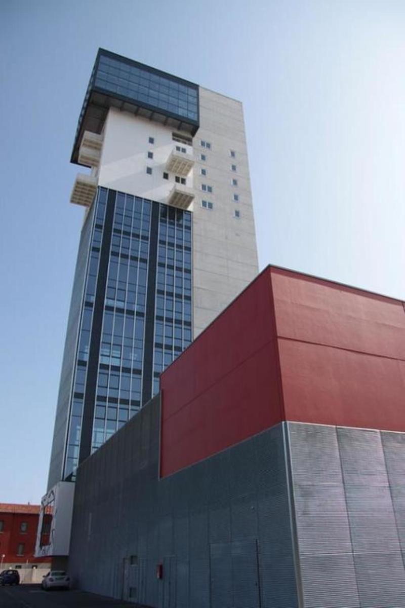 Sky Tower Suite Местре Екстериор снимка