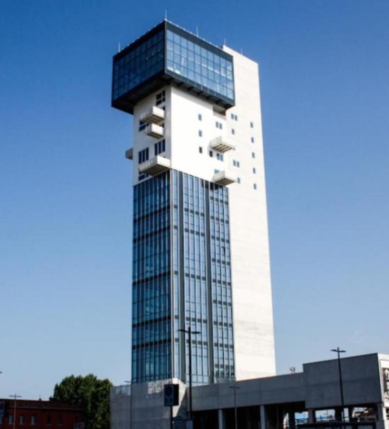 Sky Tower Suite Местре Екстериор снимка