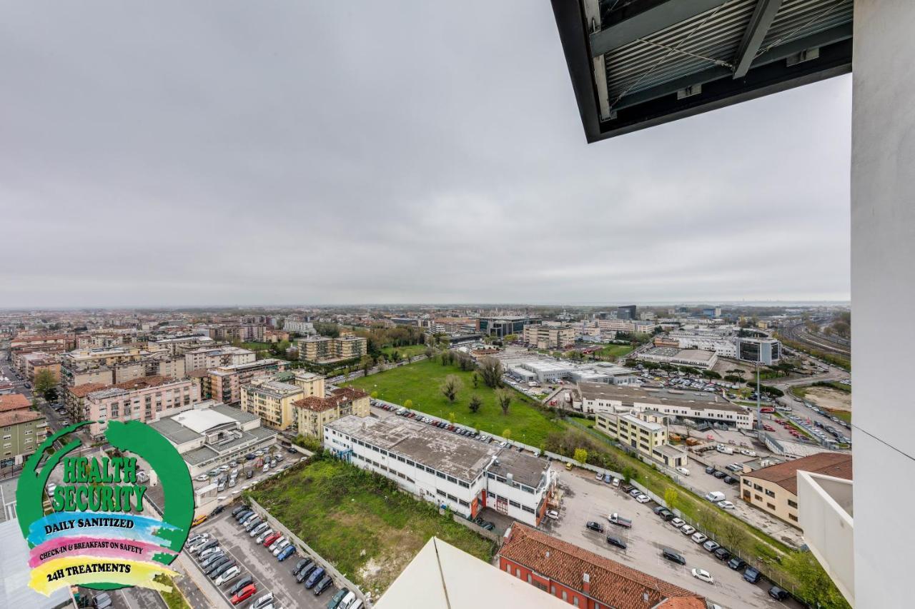 Sky Tower Suite Местре Екстериор снимка